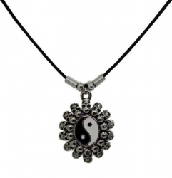 Anhänger Yin Yang mit Totenköpfen  Halskette