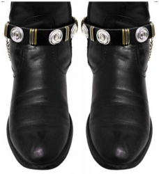 Schwarze Stiefelbänder mit Conchos