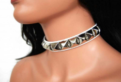 Bondage Halsband Pyramidennieten (Weiß) | 252